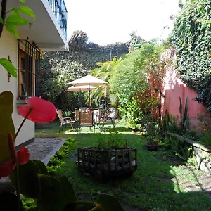 casa-landivar-hotel.guatemalaantiguahotels.com/
